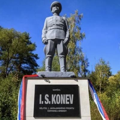 V Praze byl pomník maršála Koněva odstraněn, na Dukle odhalen nový