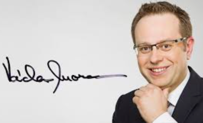 Václav Moravec za sebou kultivovaně „práskl dveřmi“. ČT si to plně zaslouží!