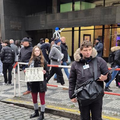 Praha 17.11.2025: Vzpomínat umíme, ještě se naučit KONAT, abychom za 30 let opět jen nevzpomínali, jak jsme vzpomínali a NEKONALI!