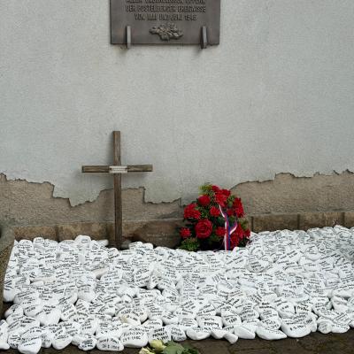 Postoloprty Pamětní deska kamínky II
