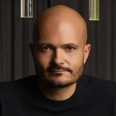 Pavučina moci Michala Strnada: Na výplatní pásce má špiony, úředníky i politiky